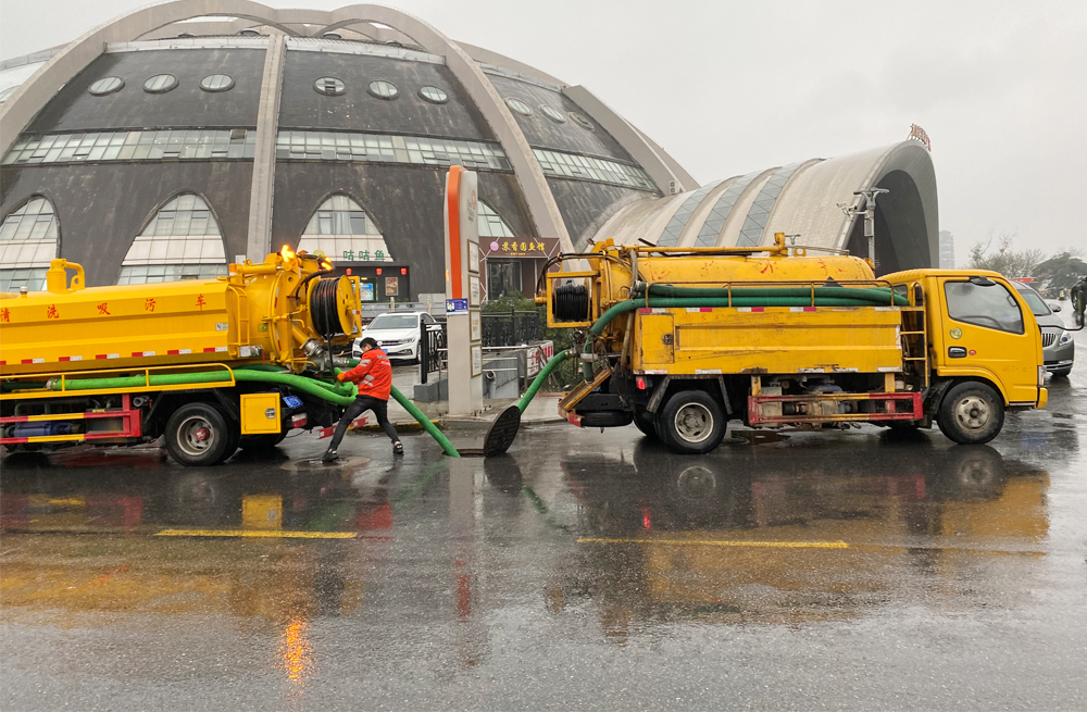 271马台街商场管道清淤