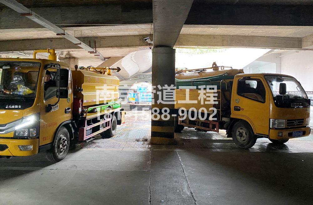 274马台街商场地下室化粪池清理